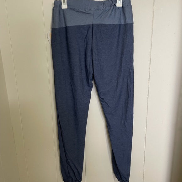 👛3/$20 D&T Women’s Jogger - Picture 2 of 3